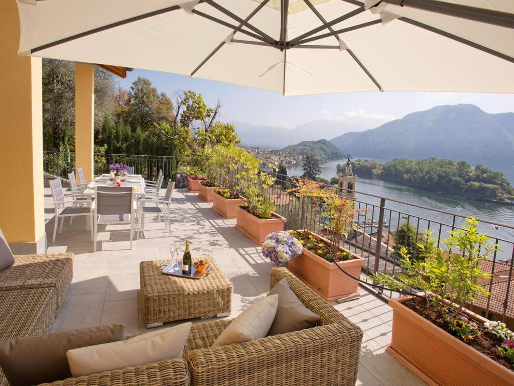 SALA COMACINA APARTMENT NO 1-SLEEPS 10 by Italian Apartments