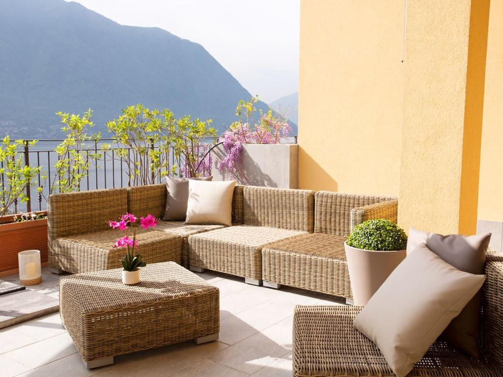 SALA COMACINA APARTMENT NO 1-SLEEPS 10 by Italian Apartments