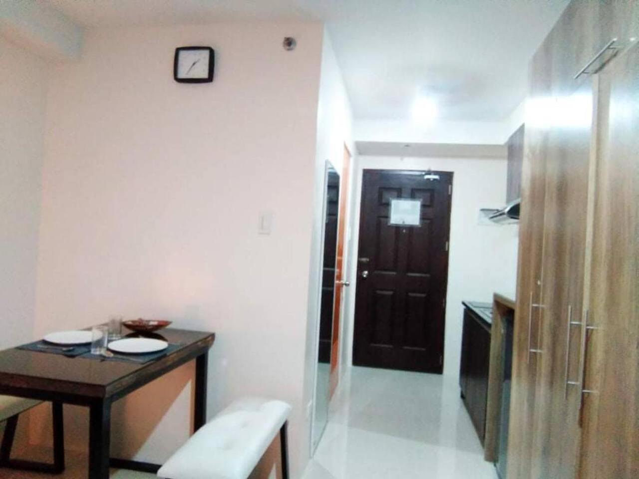 Stunning Studio Type - 1641 - 16th Flr Persimmon view 4