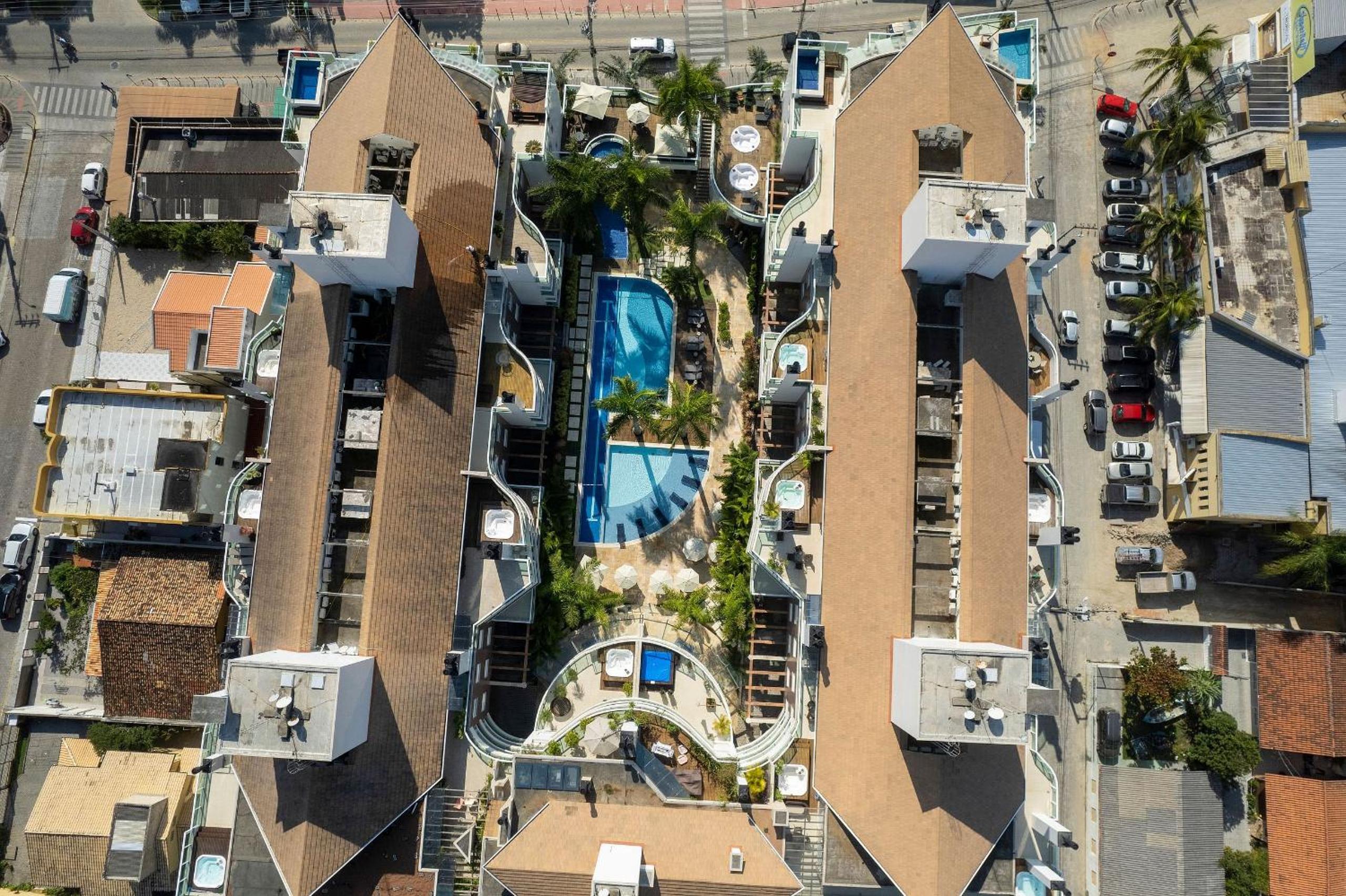 Hotel Boulevard 221d - Excelente Apartamento Em Condominio De Luxo No Centro De Bombinhas - Piscina - Jacuzzi - Academia - Portaria 24h