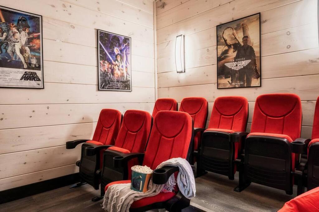 NEW Discount, Private Pool, Fire Pit, Theater, Hot Tub view 5