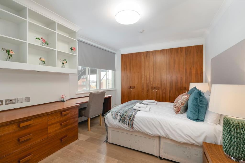 ' Luxury & Spacious AirConditioned 4 Bed 4 Bath Apartment '