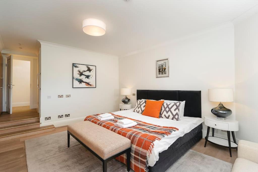 ' Luxury & Spacious AirConditioned 4 Bed 4 Bath Apartment '