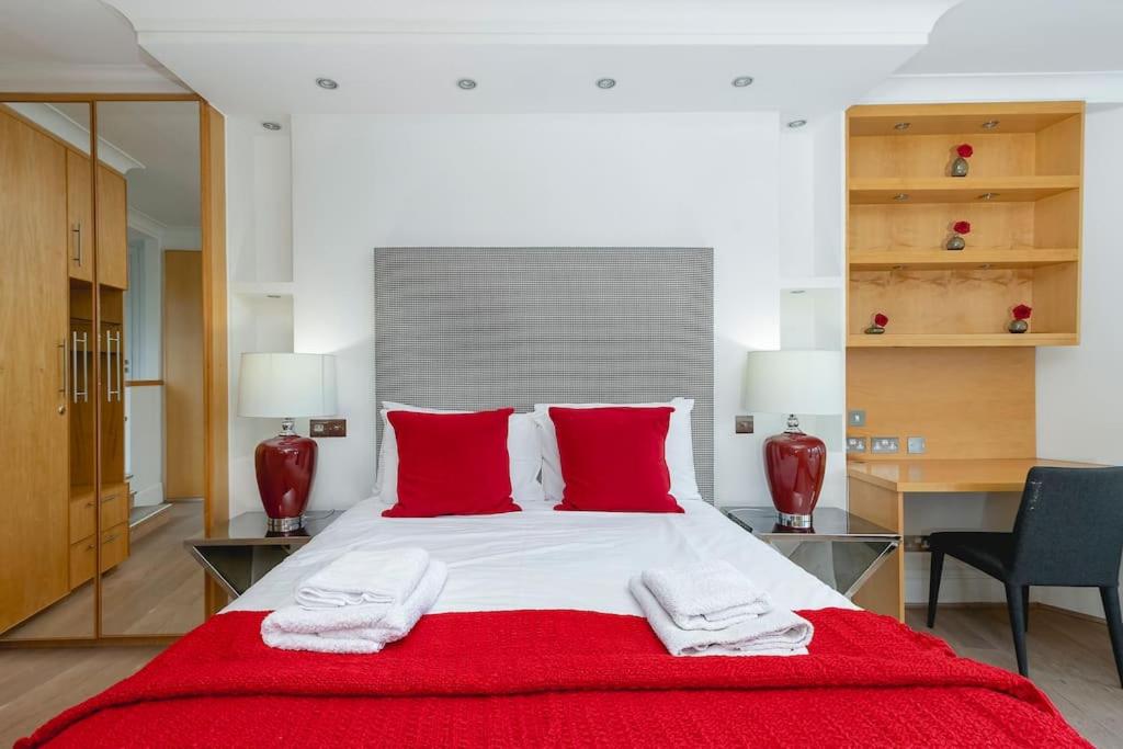 ' Luxury & Spacious AirConditioned 4 Bed 4 Bath Apartment '