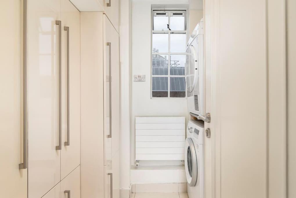 ' Luxury & Spacious AirConditioned 4 Bed 4 Bath Apartment '