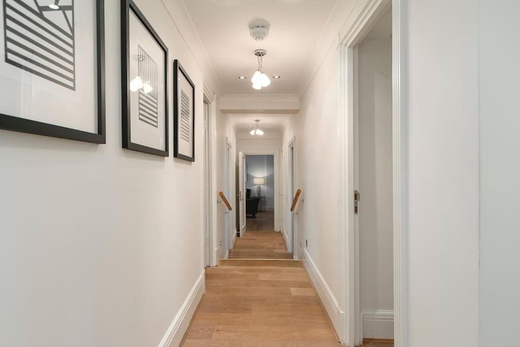 ' Luxury & Spacious AirConditioned 4 Bed 4 Bath Apartment '