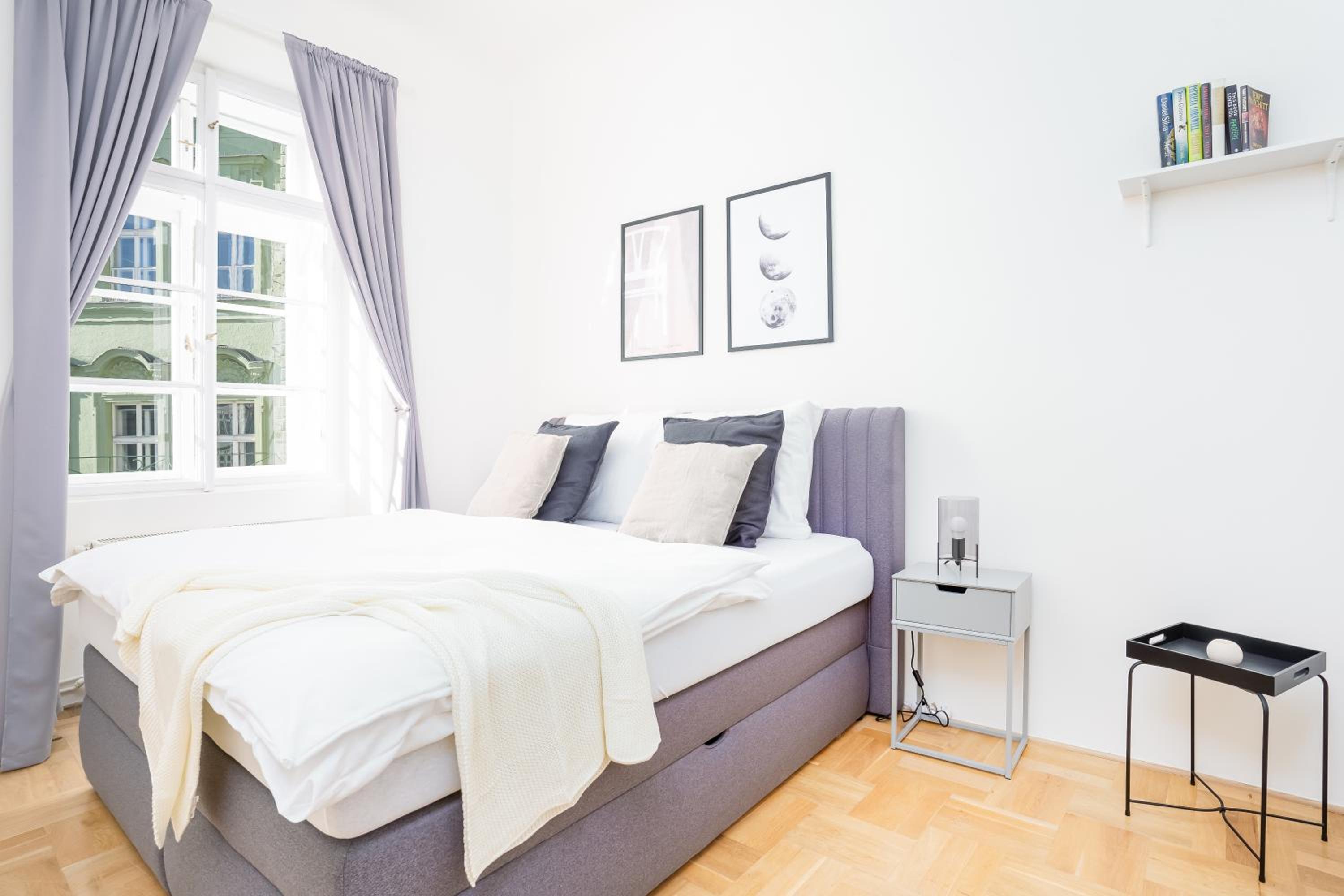 Prague Days - Two-bedroom Apartment with Workspace right next to Old Town Square
