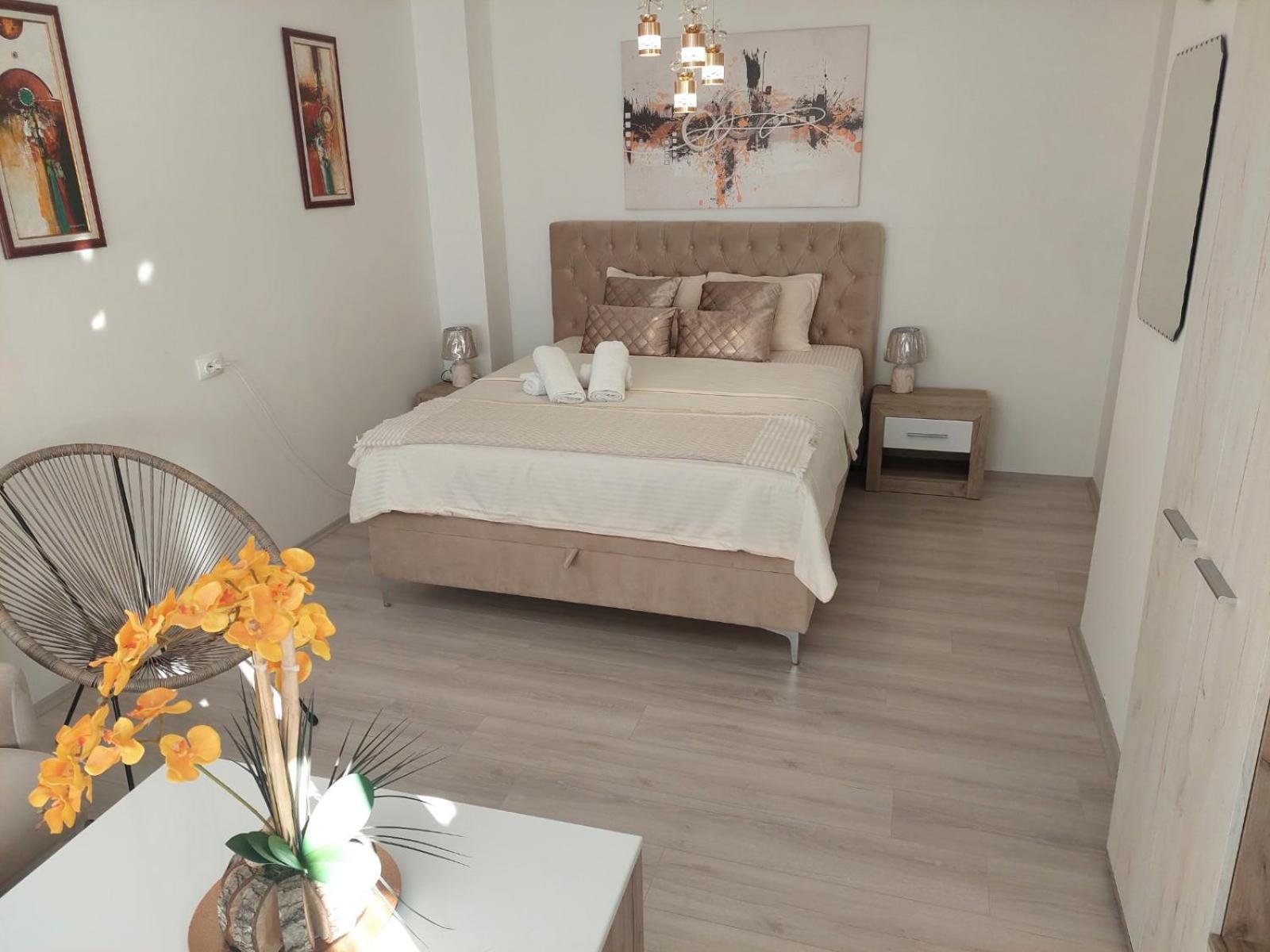 City Lux Apartments view 3