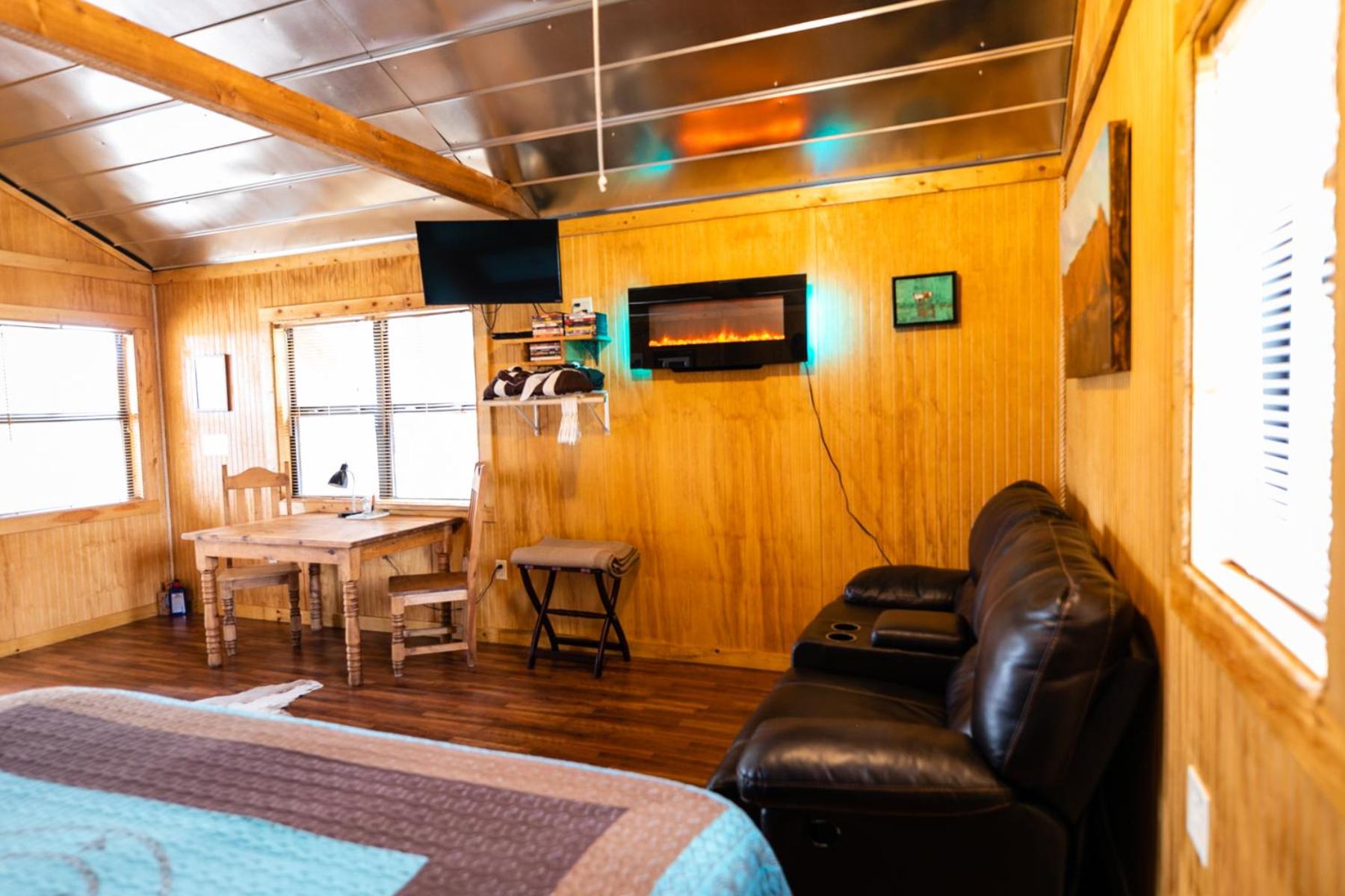 Walnut Canyon Cabins