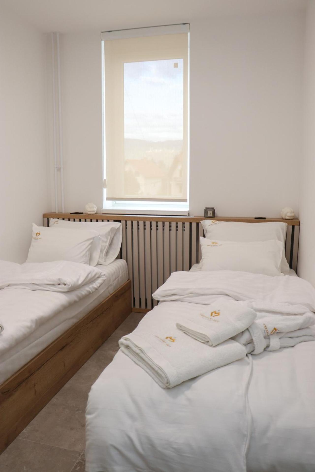 President Lux Apartment
