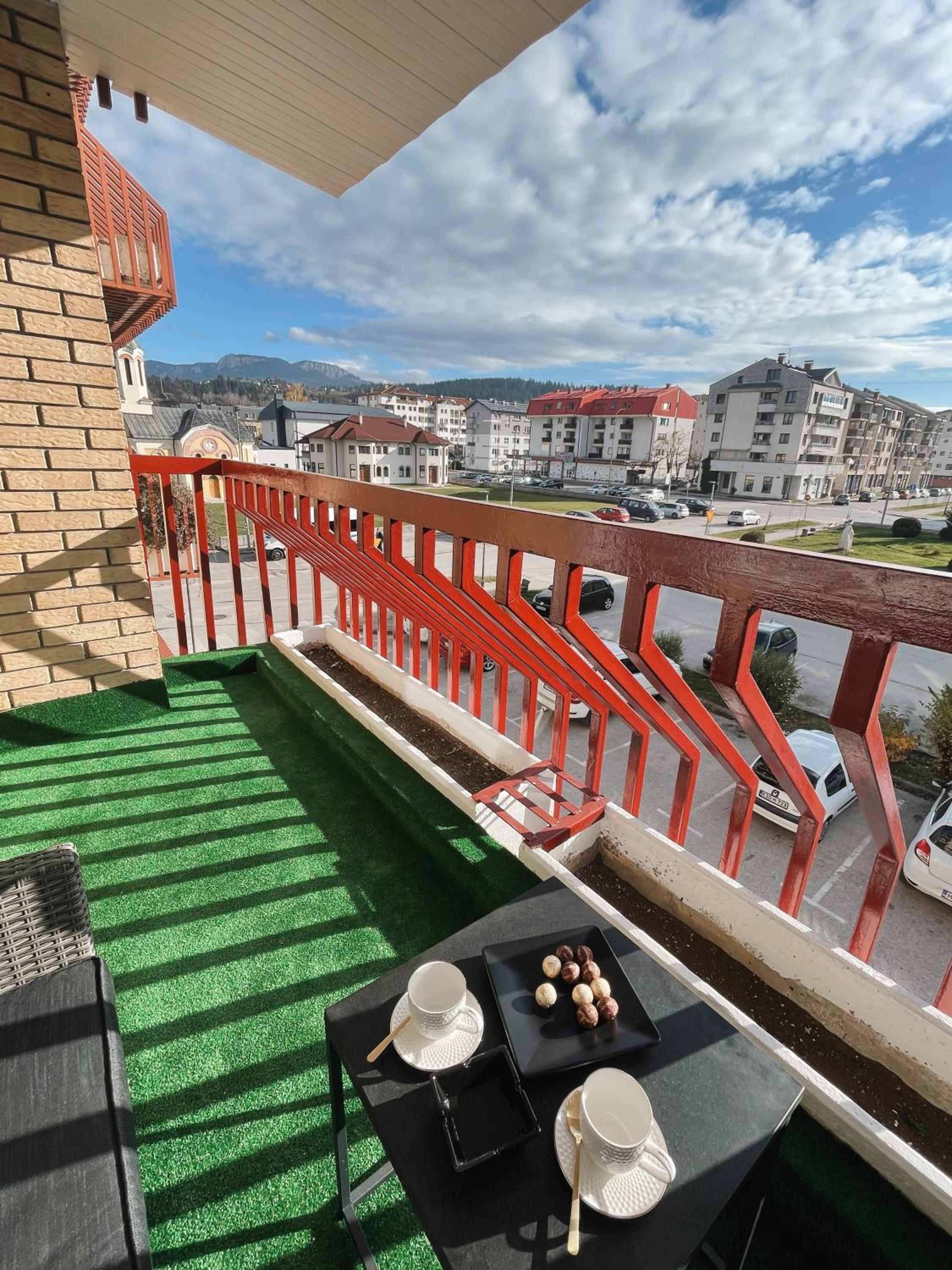 President Lux Apartment