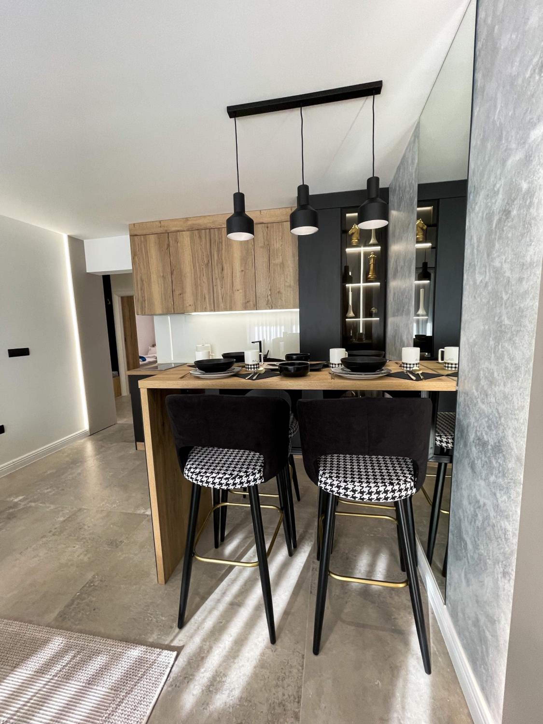 President Lux Apartment