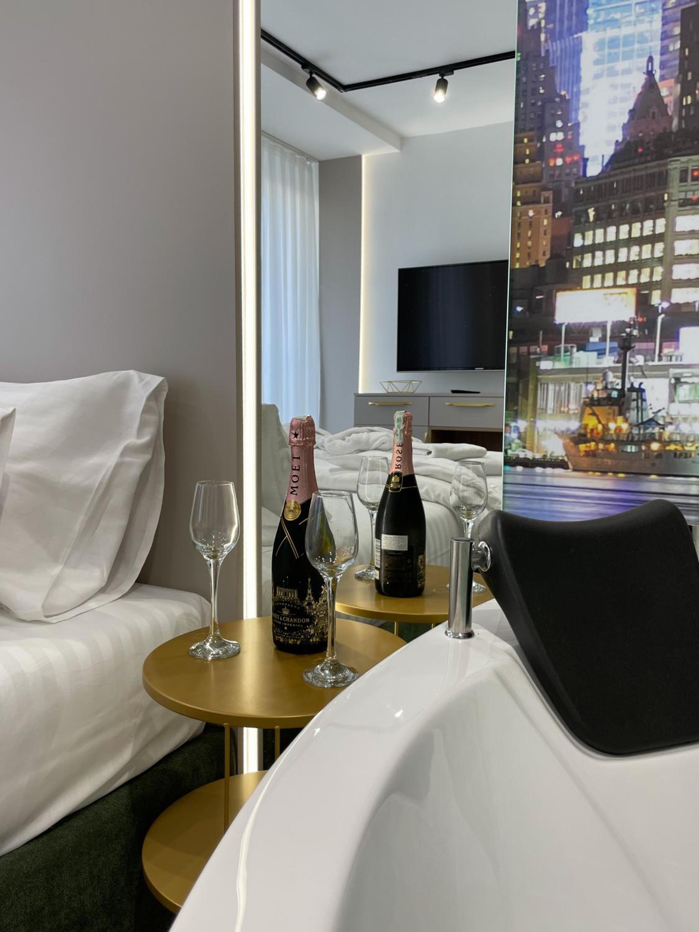 President Lux Apartment