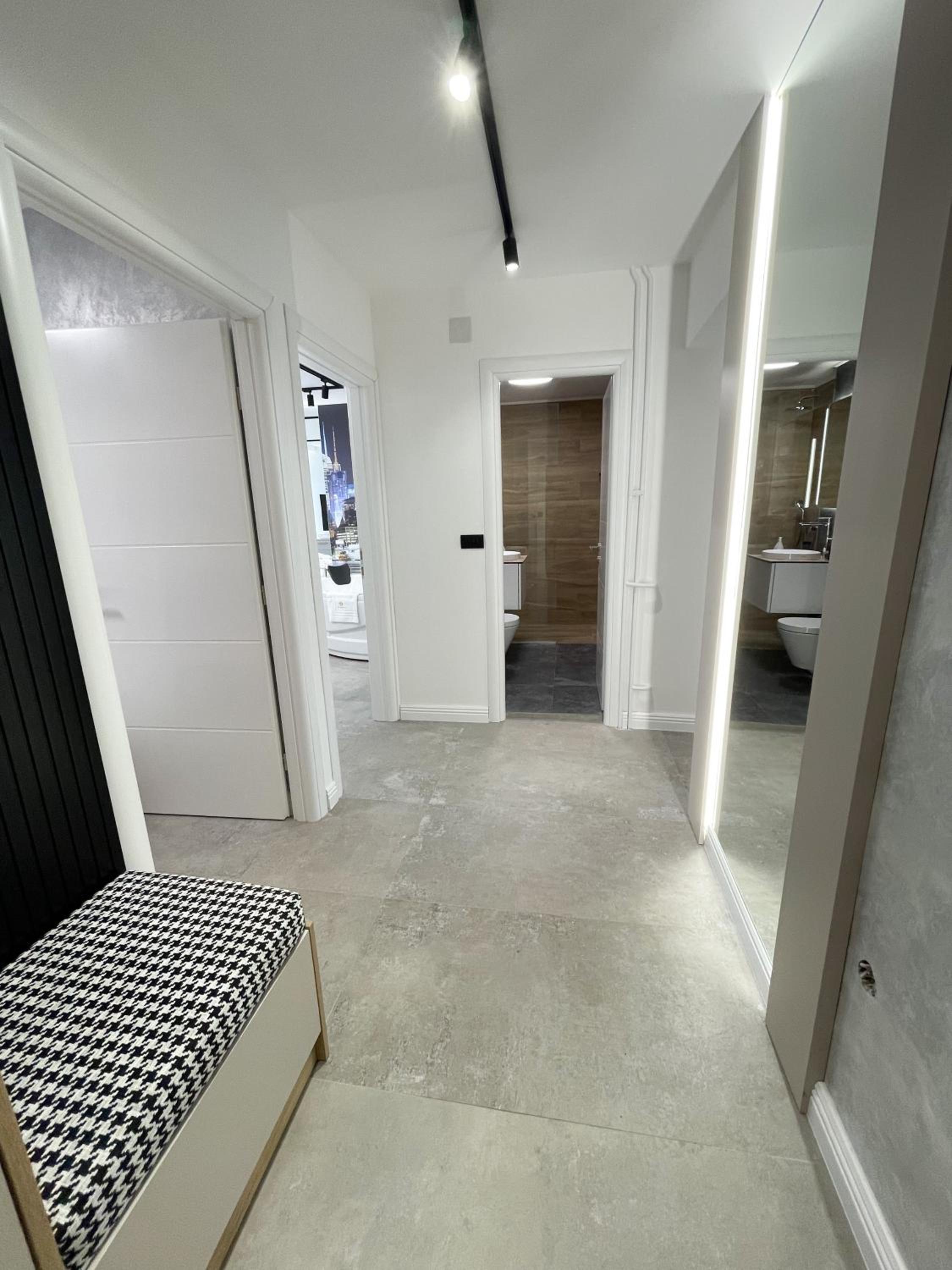President Lux Apartment