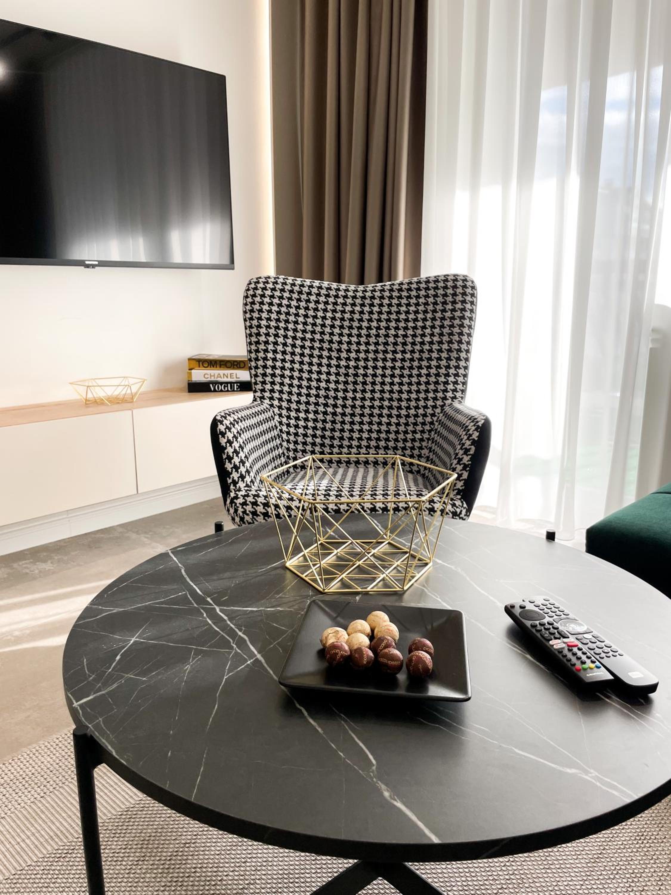 President Lux Apartment