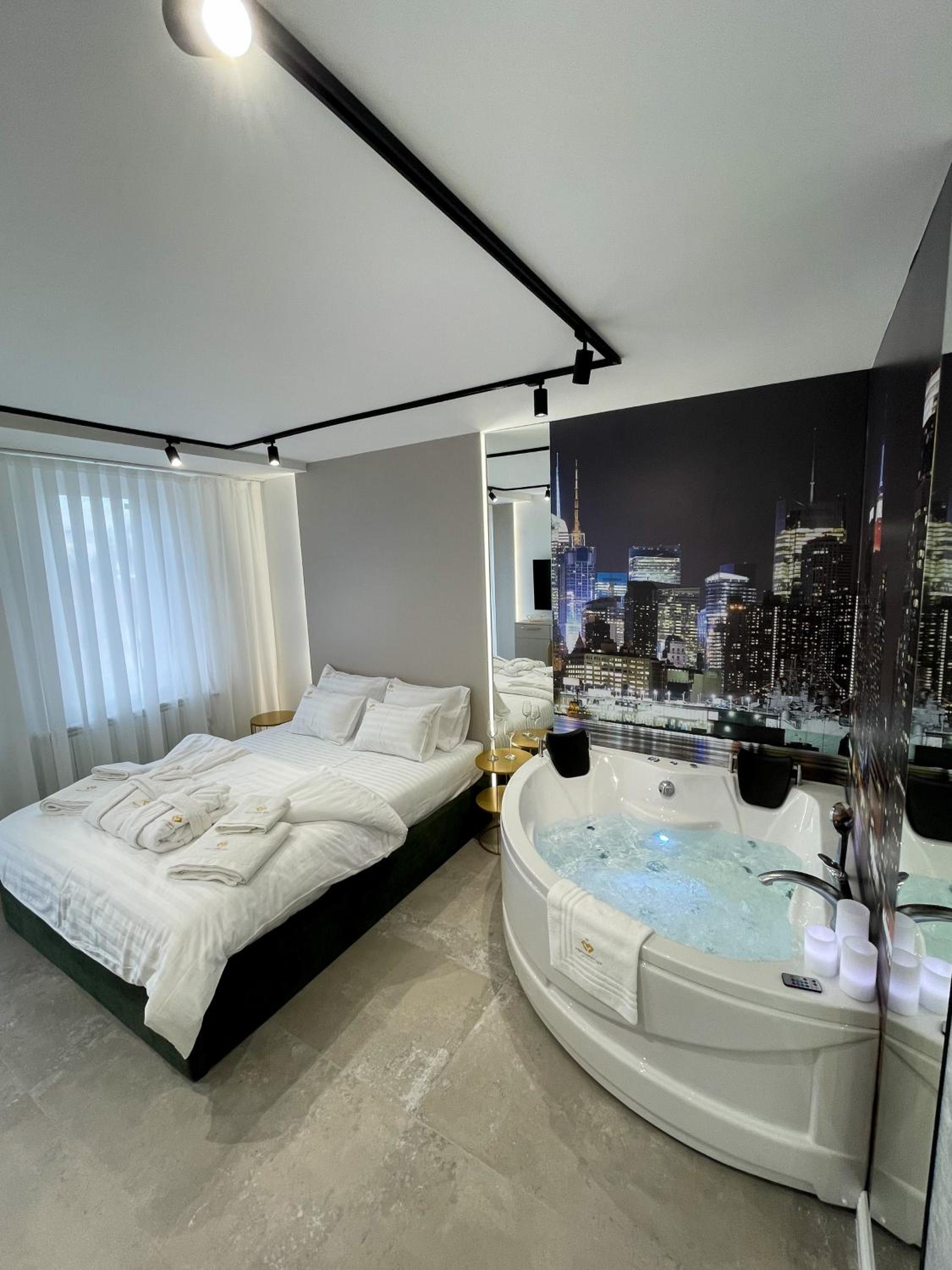 President Lux Apartment