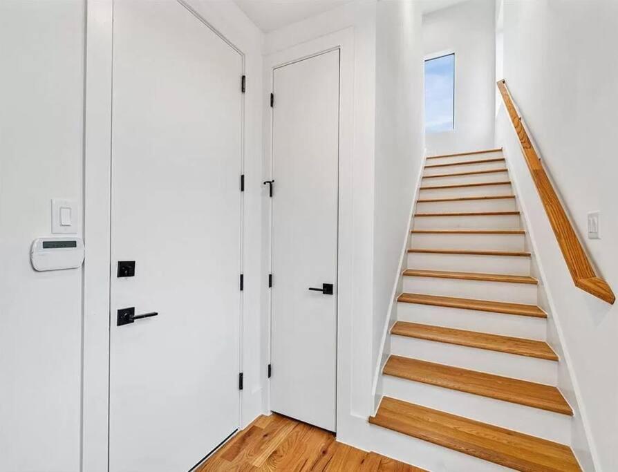 4 Story Home Mins To Downtown Houston with City Views view 4