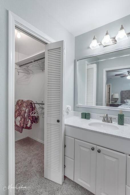 Shreveport Vacations - King Bed, Near LSUS Barksdale, Fast wifi! - Property Image 31