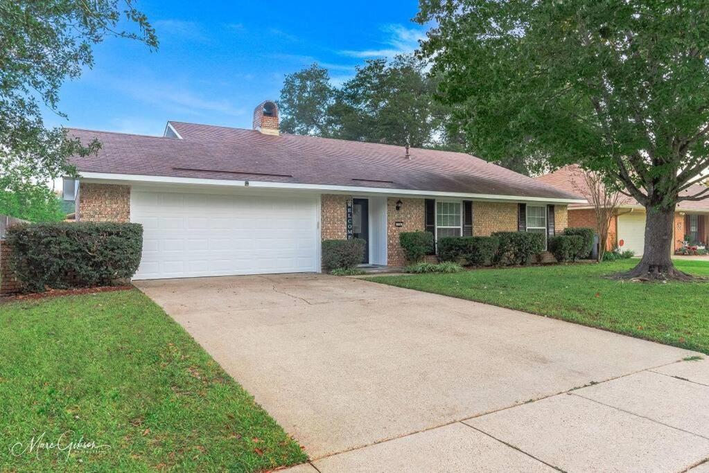 Shreveport Vacations - King Bed, Near LSUS Barksdale, Fast wifi! - Property Image 26