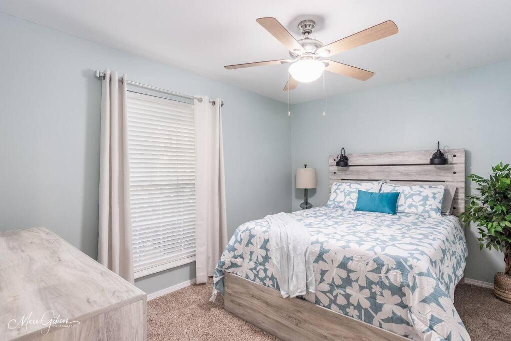 Shreveport Vacations - King Bed, Near LSUS Barksdale, Fast wifi! - Property Image 25