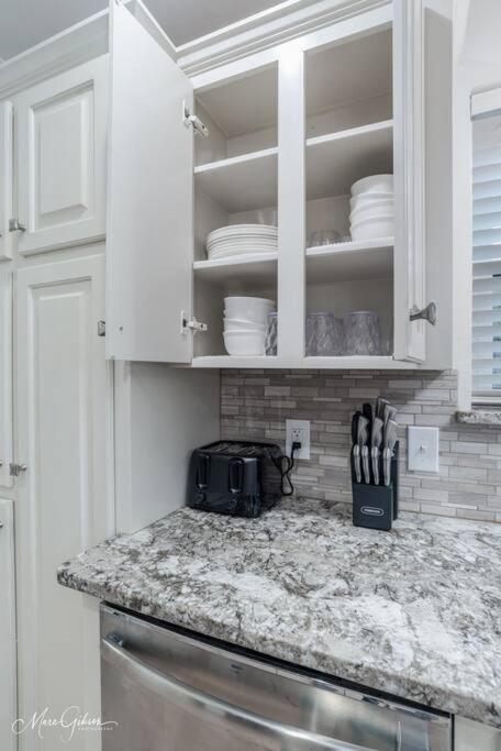 Shreveport Vacations - King Bed, Near LSUS Barksdale, Fast wifi! - Property Image 23