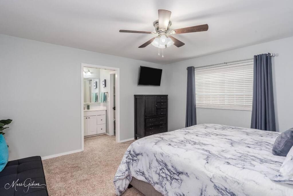 Shreveport Vacations - King Bed, Near LSUS Barksdale, Fast wifi! - Property Image 18