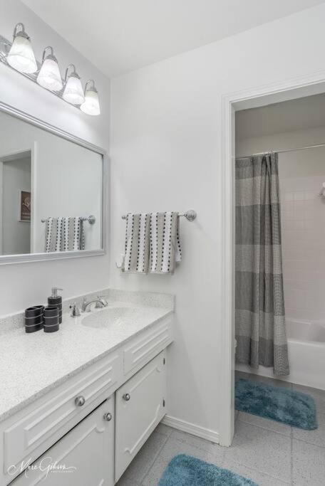 Shreveport Vacations - King Bed, Near LSUS Barksdale, Fast wifi! - Property Image 14