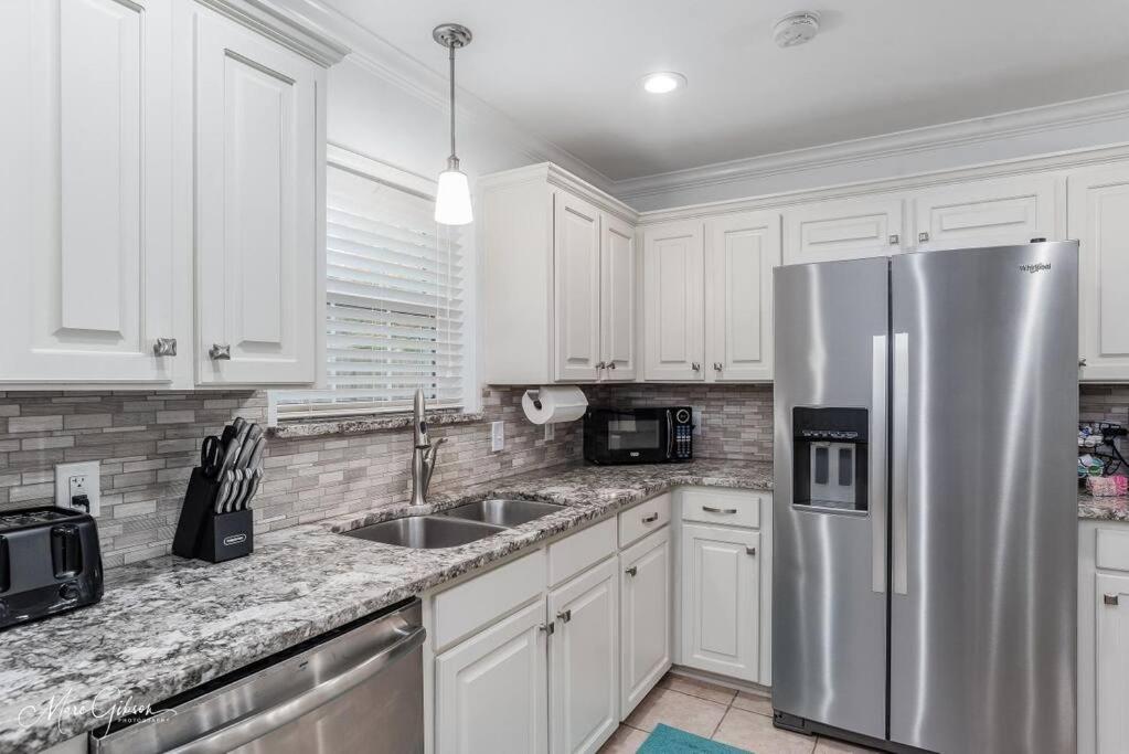 Shreveport Vacations - King Bed, Near LSUS Barksdale, Fast wifi! - Property Image 11