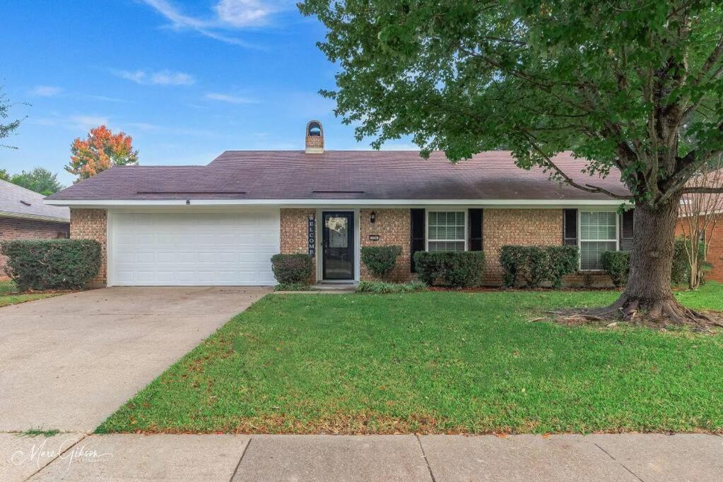 Shreveport Vacations - King Bed, Near LSUS Barksdale, Fast wifi! - Property Image 3