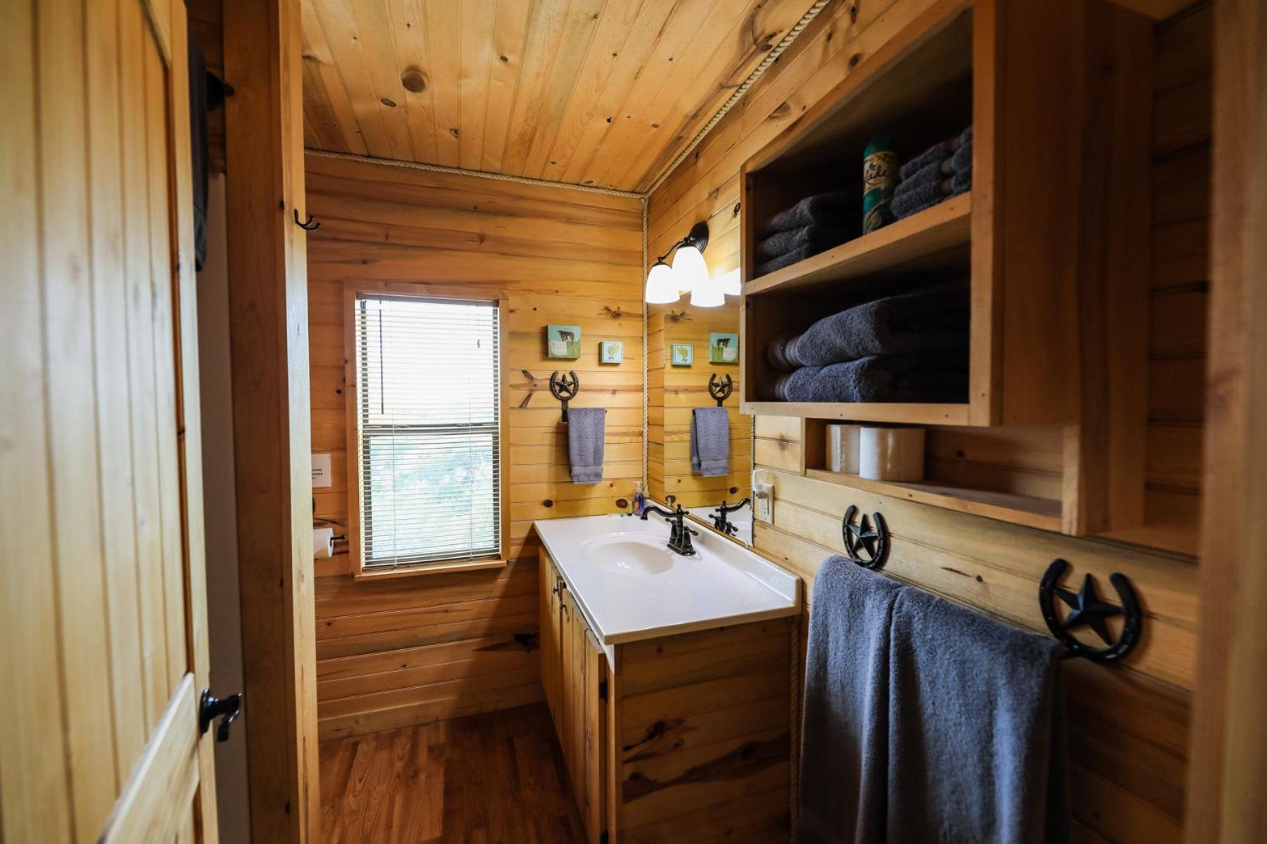 Walnut Canyon Cabins
