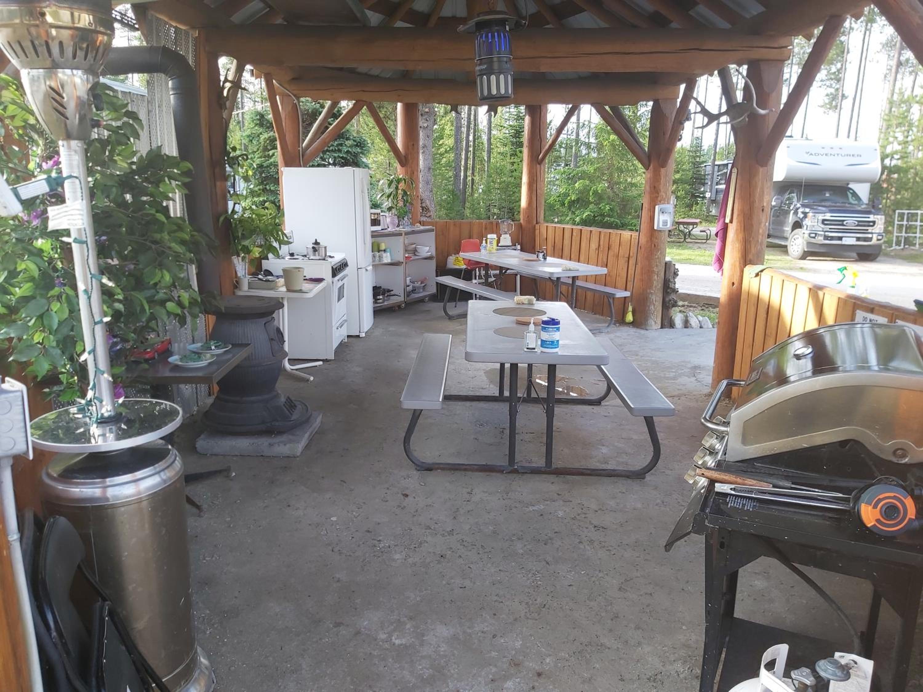 Blue River Campgrounds & Cabin-public washroom