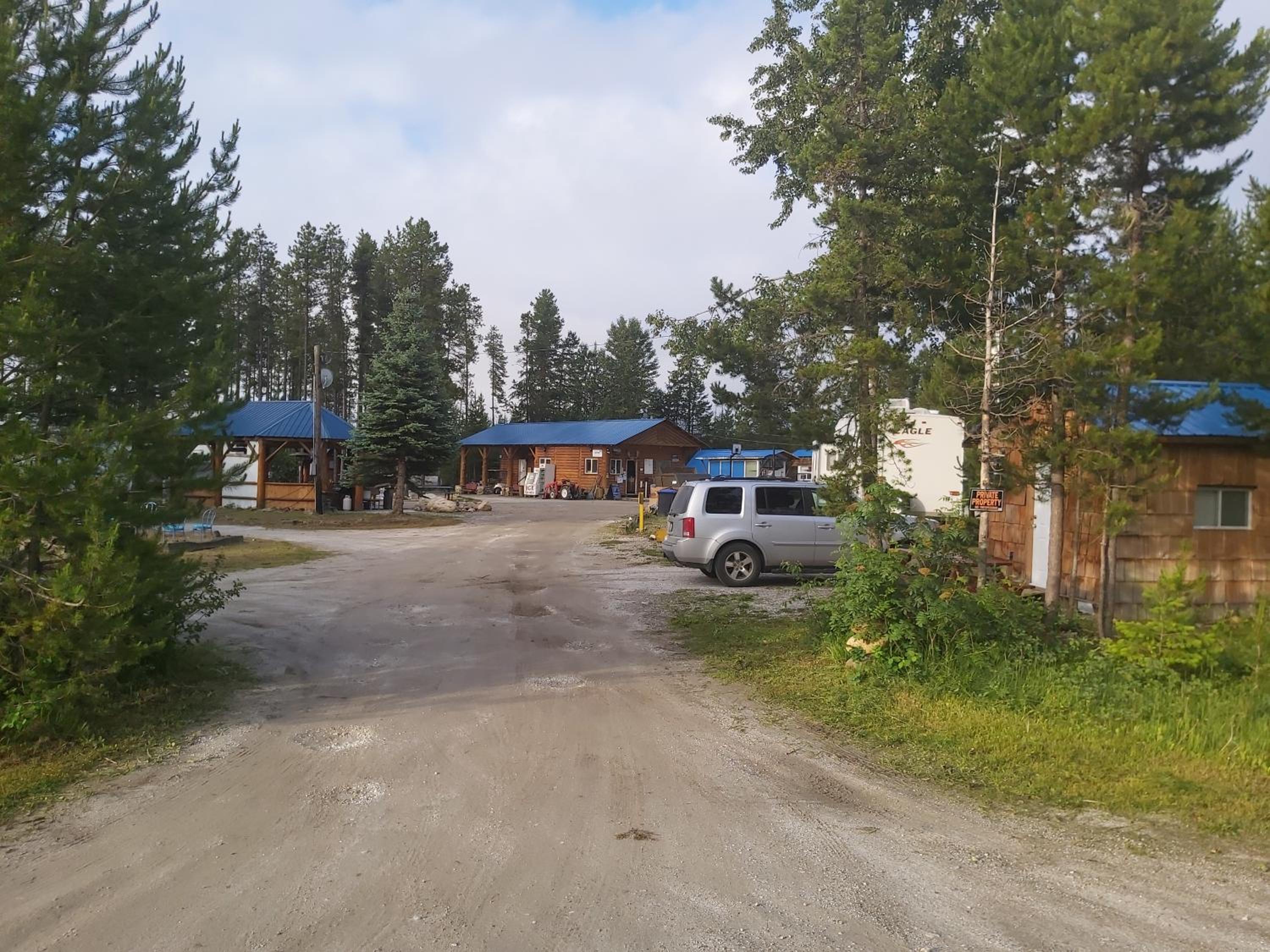 Blue River Campgrounds & Cabin-public washroom