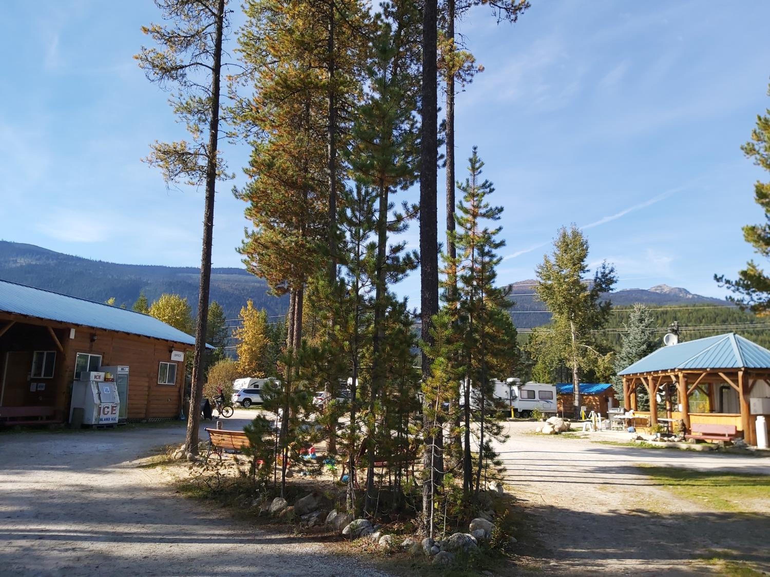 Blue River Campgrounds & Cabin-public washroom