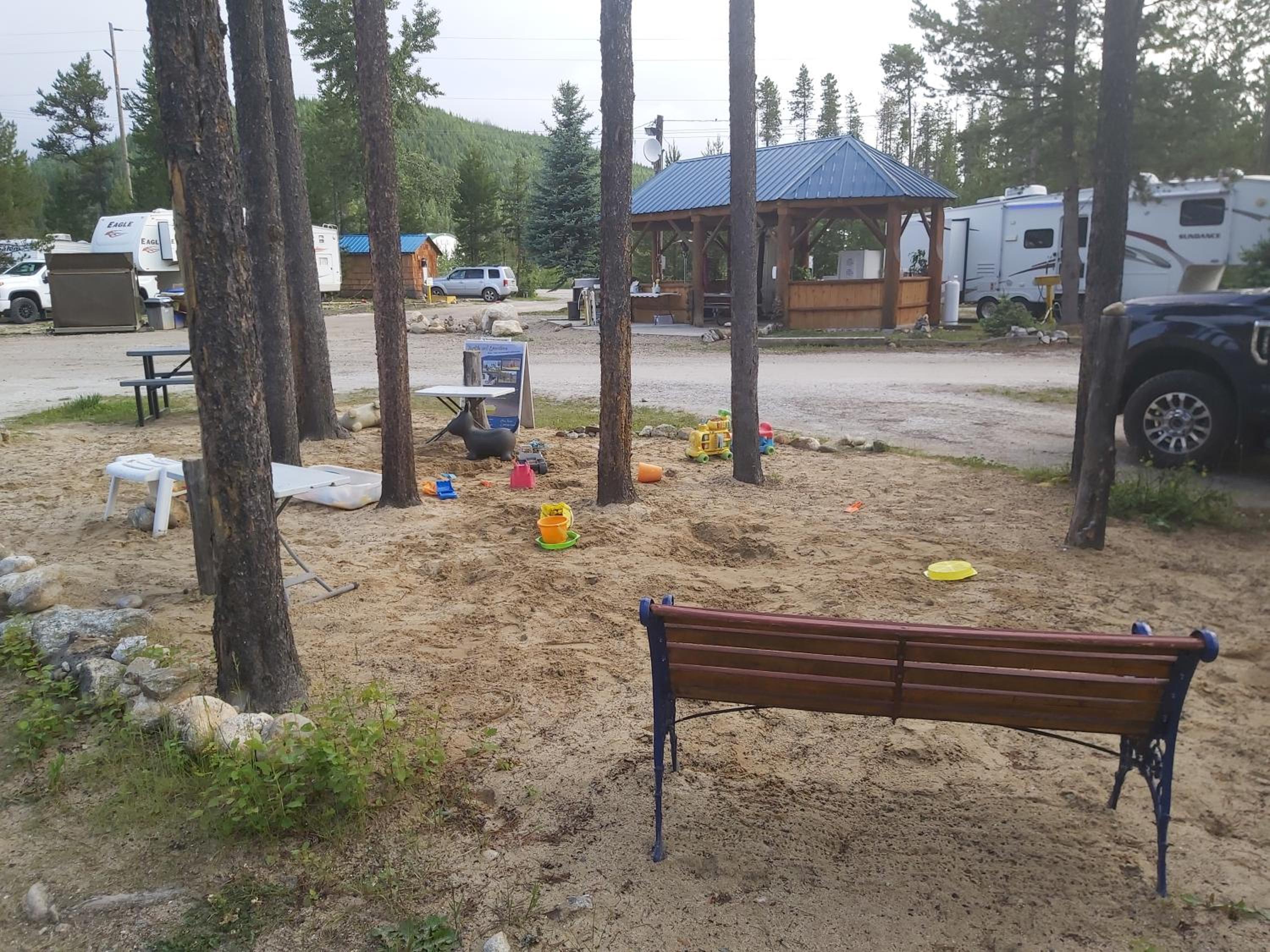 Blue River Campgrounds & Cabin-public washroom