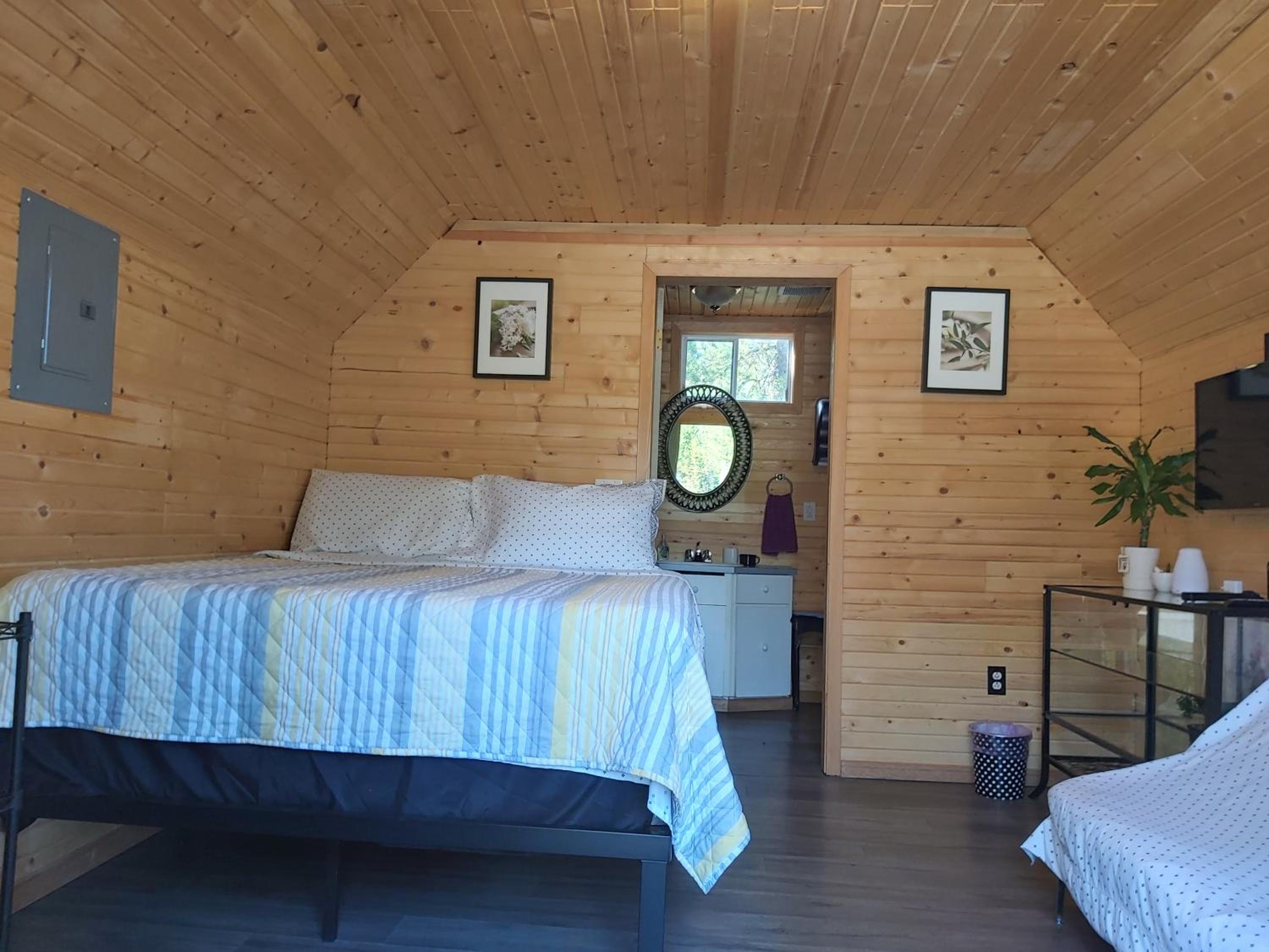 Blue River Campgrounds & Cabin-public washroom