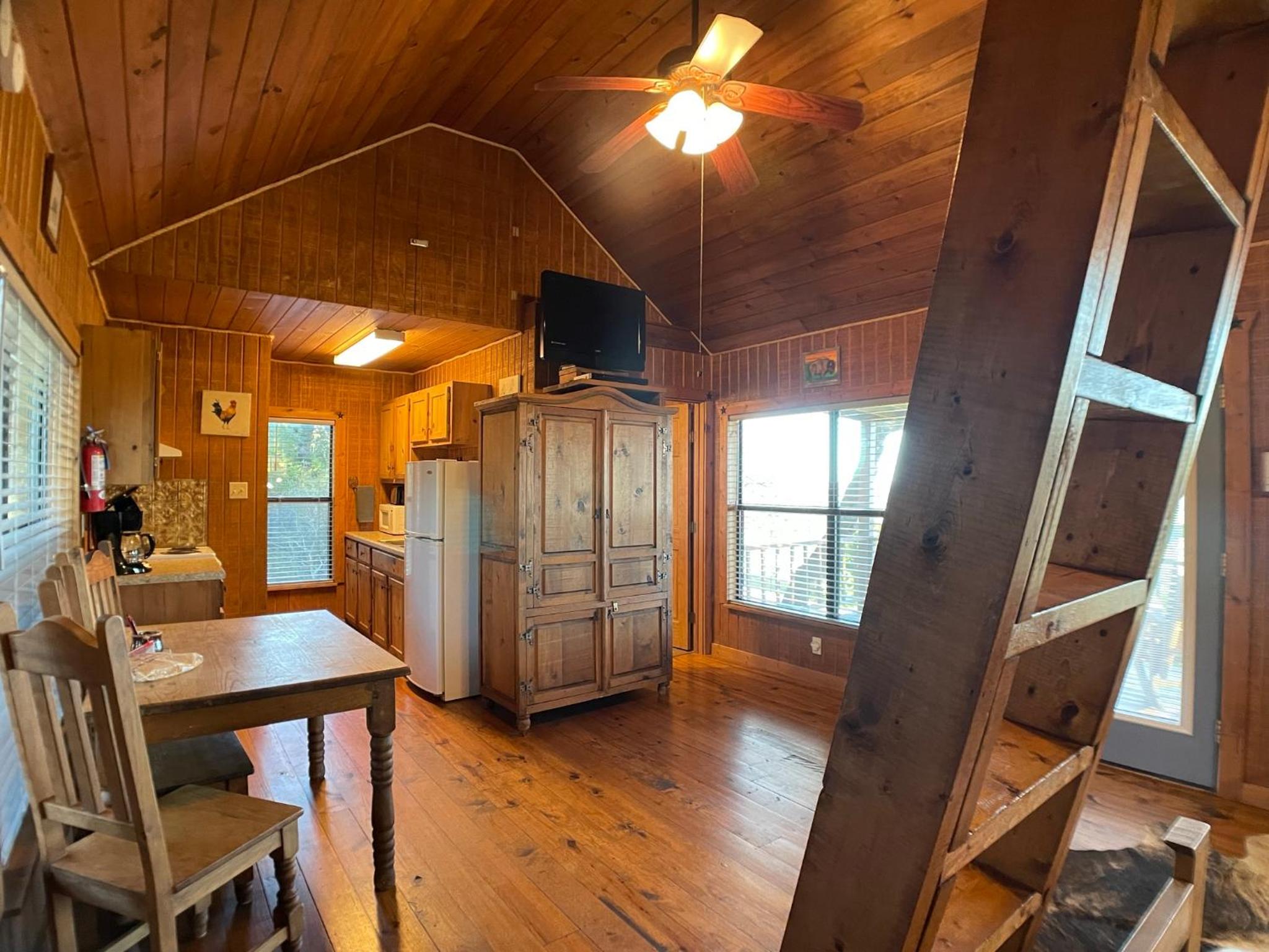 Walnut Canyon Cabins