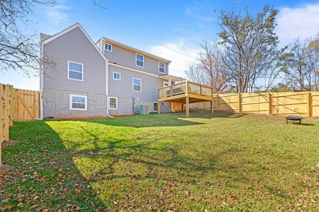 Pet Friendly & Great Outdoor Space Close to Downtown view 3