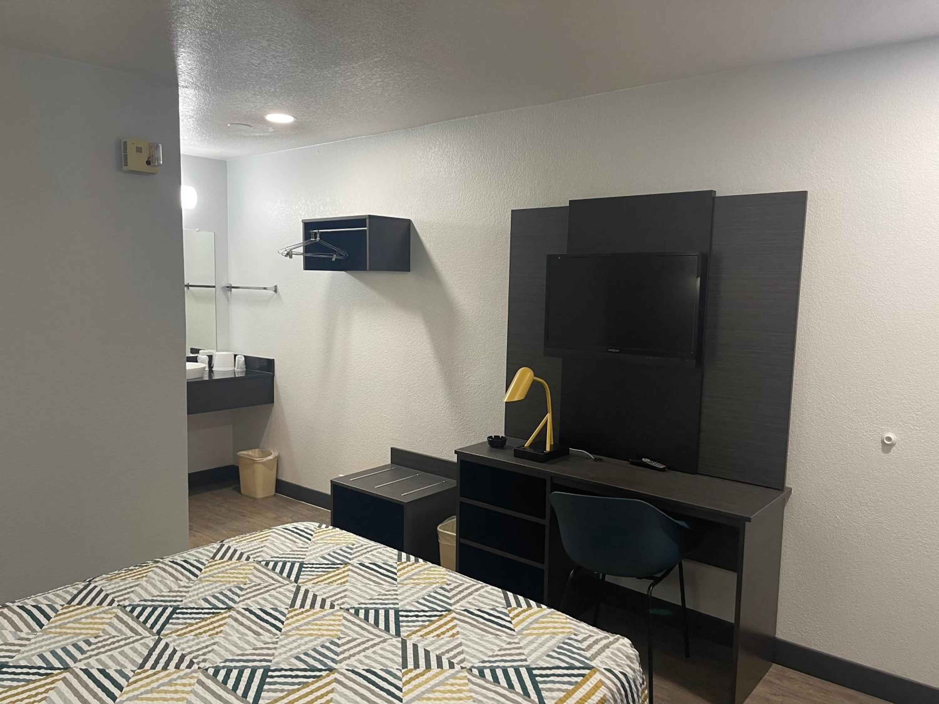 Motel 6 Denton, TX - UNT