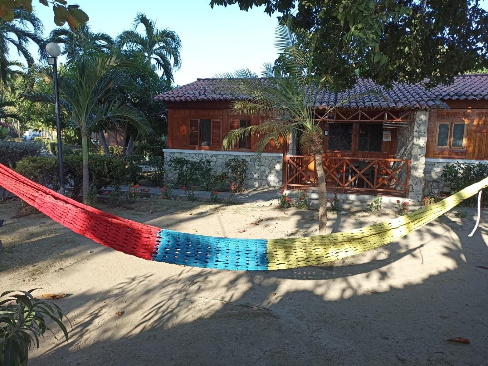 Chalet Completo para Familias Condominio Campestre Privado con Piscinas, wifi, AC
