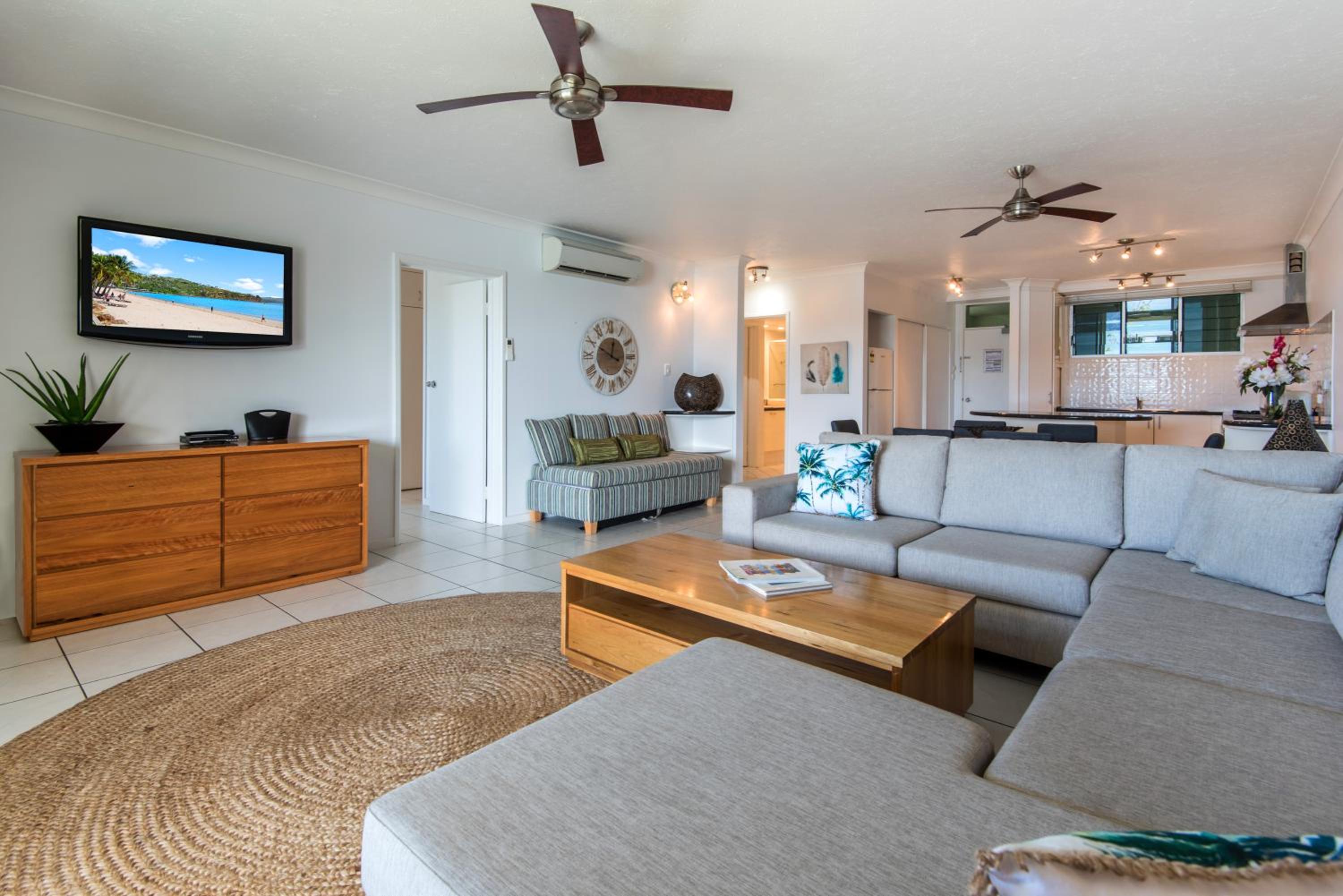 Hibiscus Apartments on Hamilton Island by HIHA