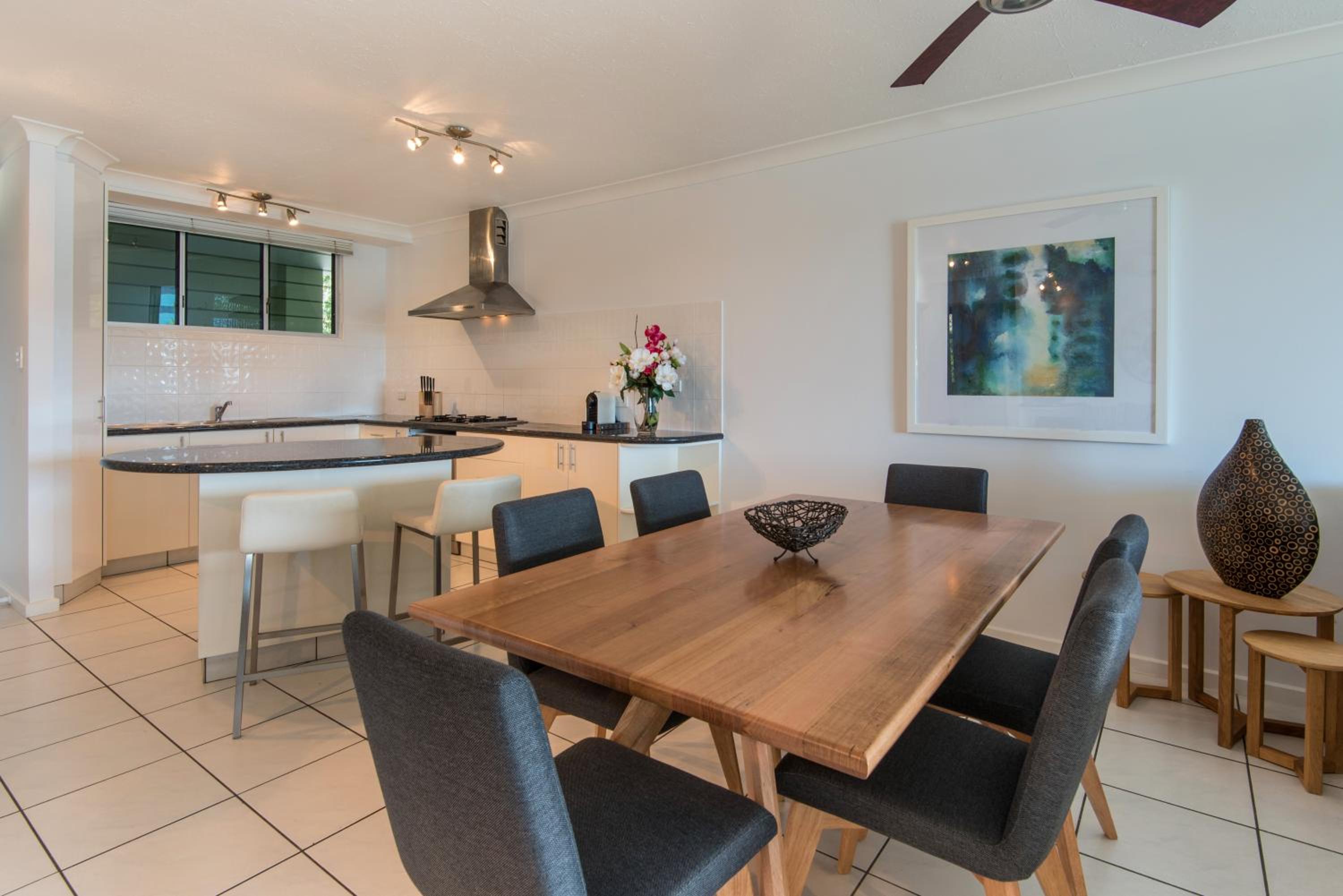 Hibiscus Apartments on Hamilton Island by HIHA