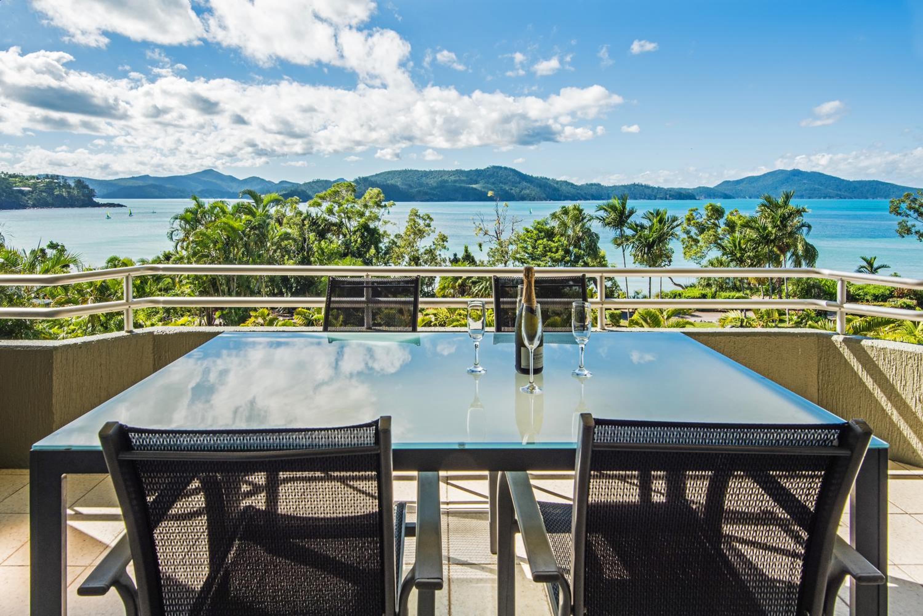 Hibiscus Apartments on Hamilton Island by HIHA