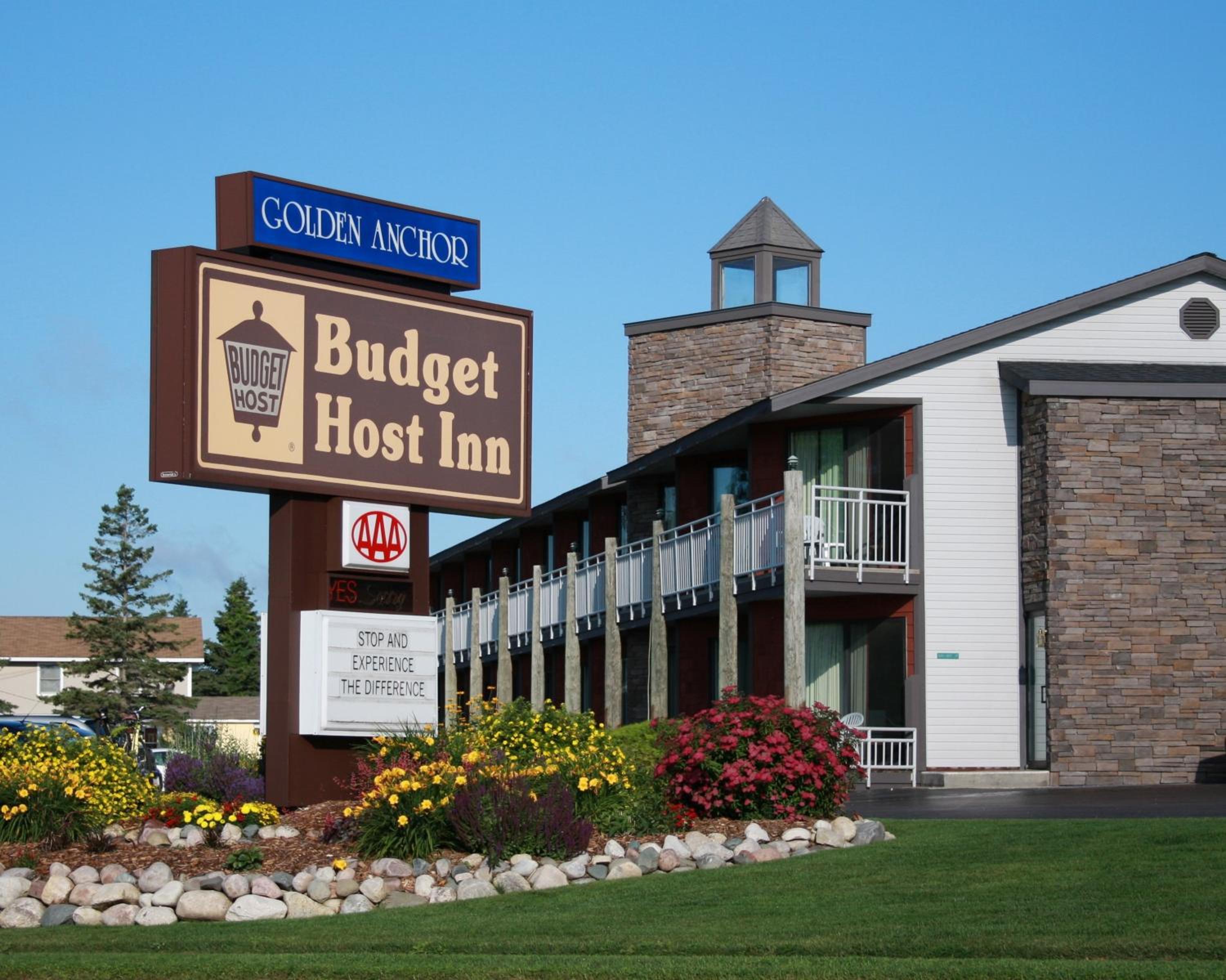 Hotel Budget Host Inn & Suites