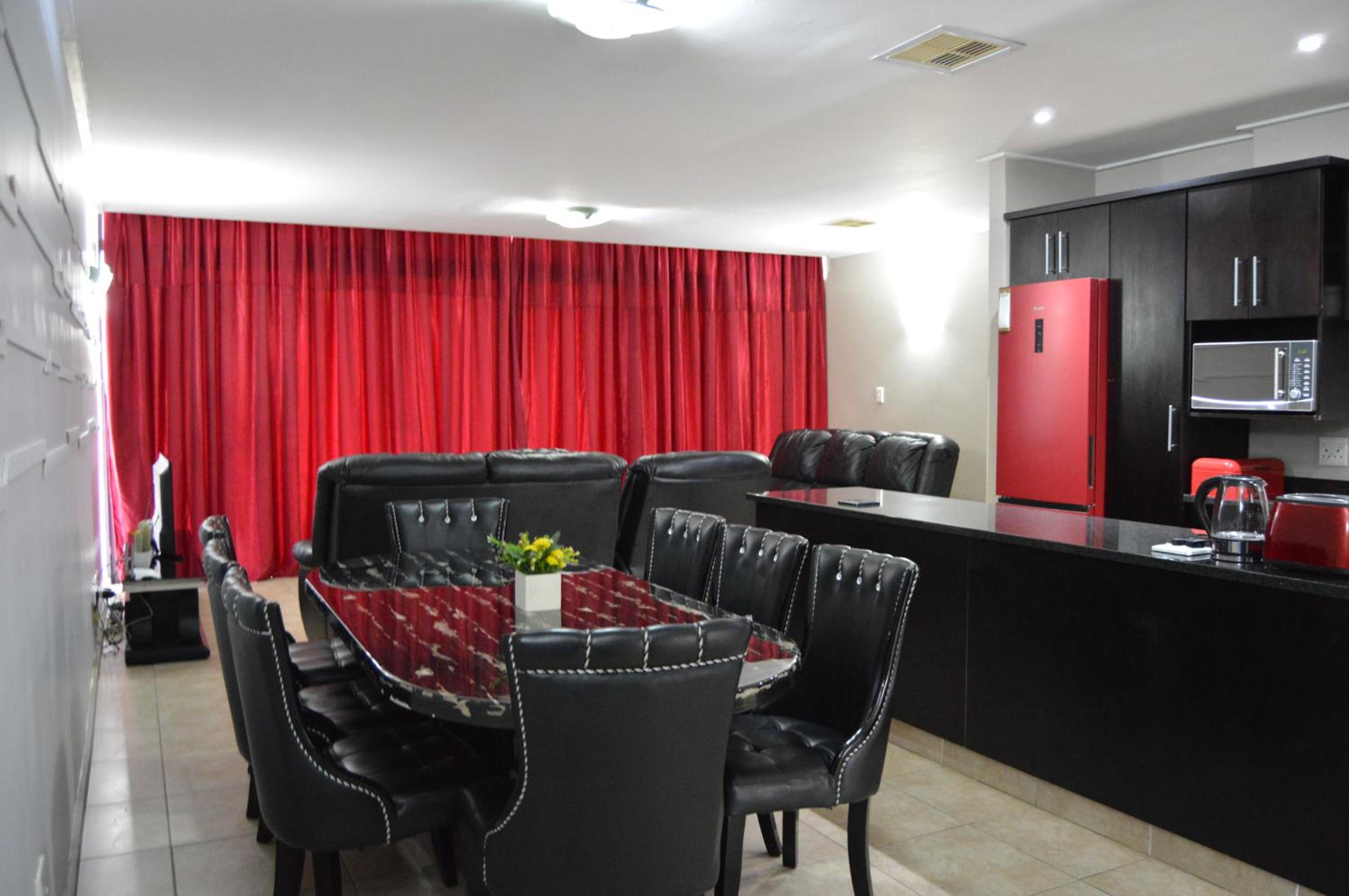 Accommodation Front - Deluxe 6 Sleeper with Rooftop Pool view 5