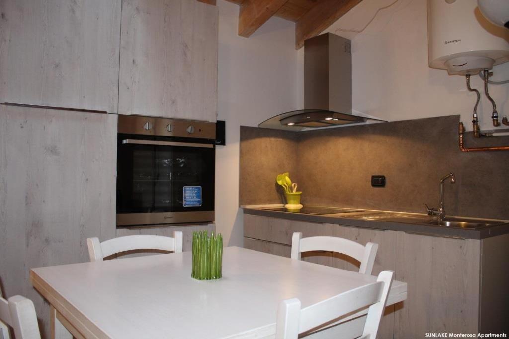 Sunlake Estoul borgo view 5