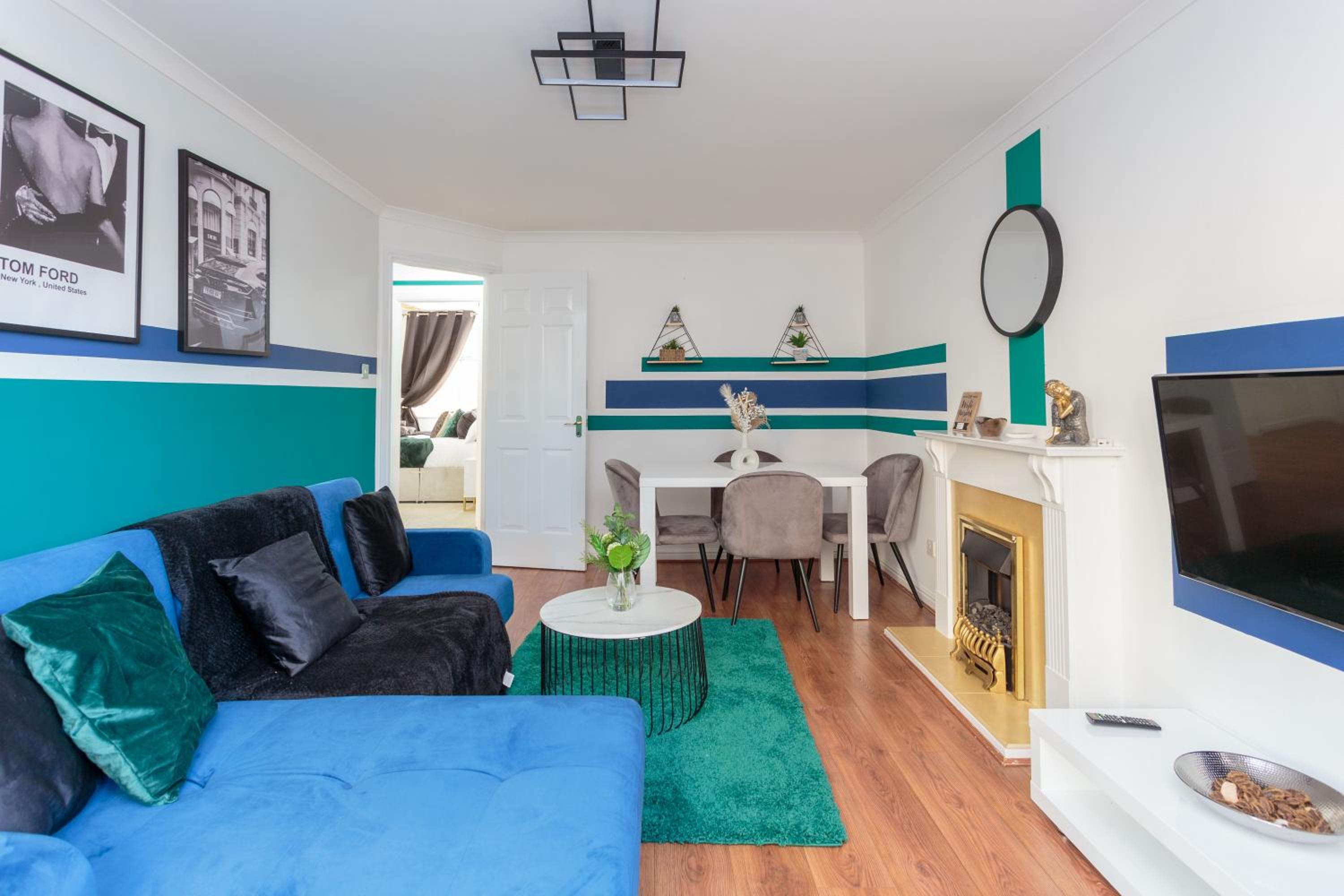 Stylish 2 Bedroom Apartment in Edinburgh view 2