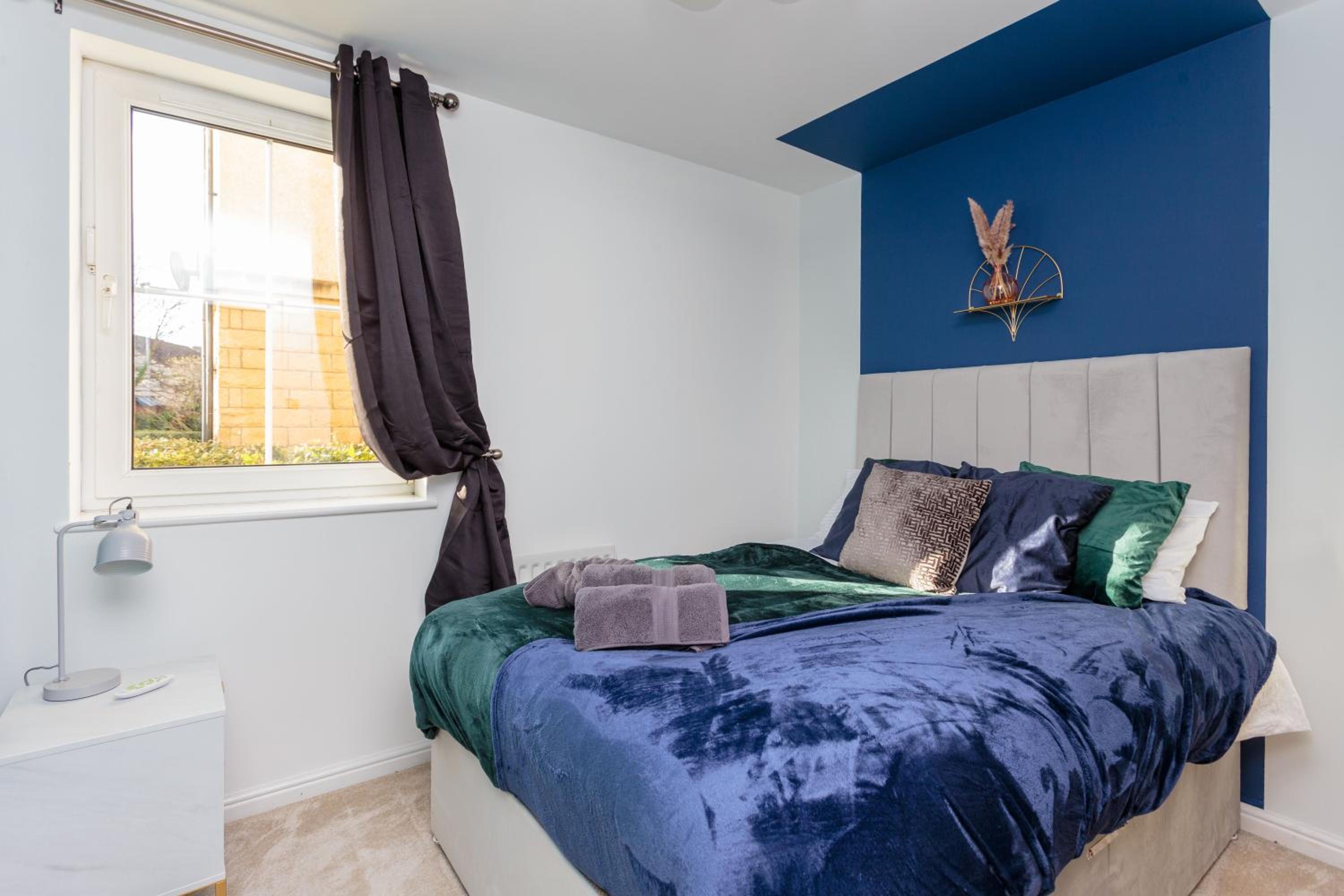Stylish 2 Bedroom Apartment in Edinburgh view 4