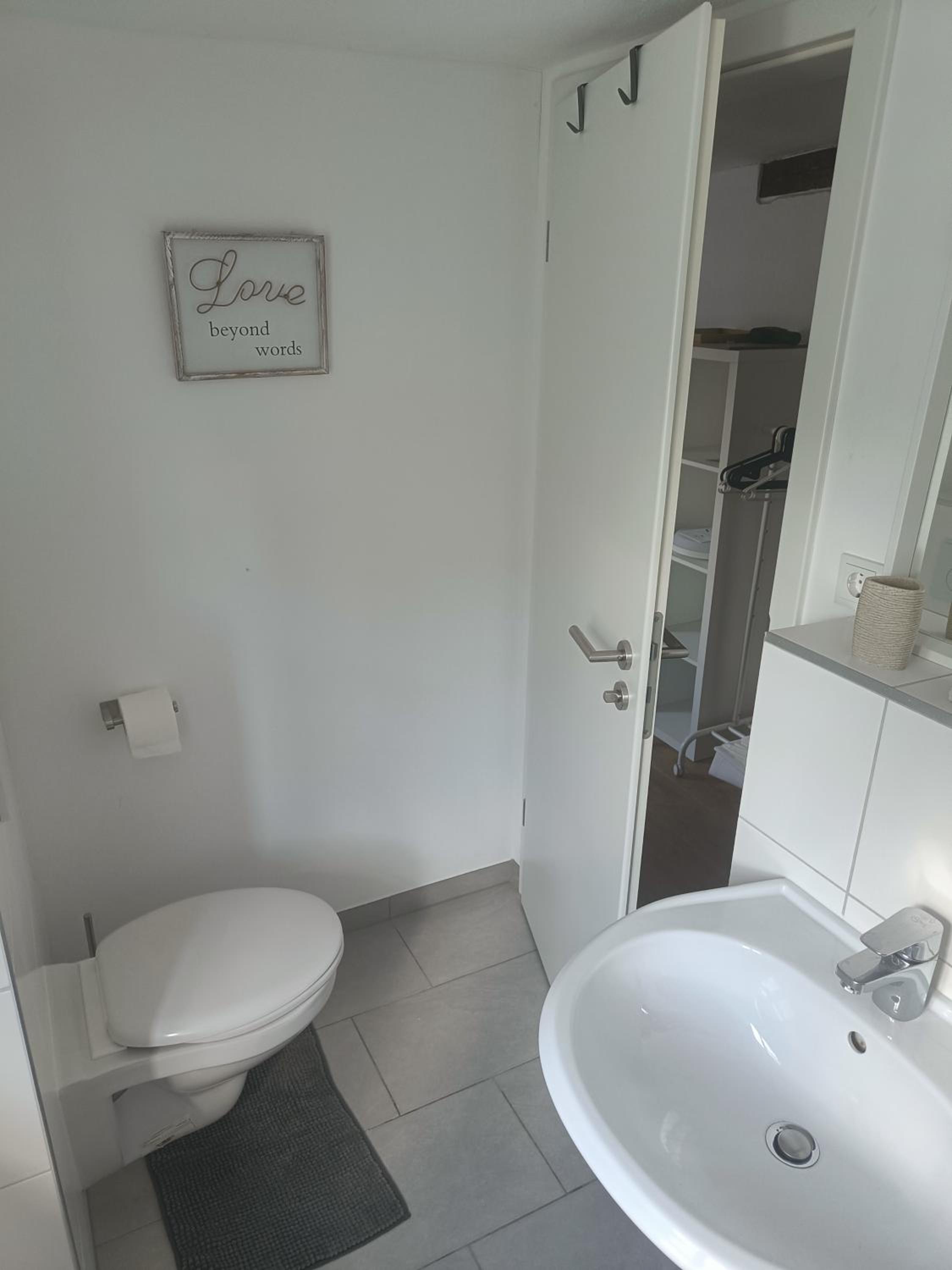 Apartments & möblierte Zimmer in Kahl am Main, Self-Check-In, W-Lan, Küchenzeile für Selbstversorgung, PKW-Platz