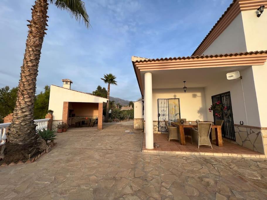 CasaBlanca Villa Rural con piscina y barbacoa