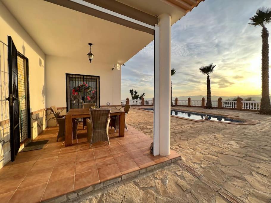 CasaBlanca Villa Rural con piscina y barbacoa